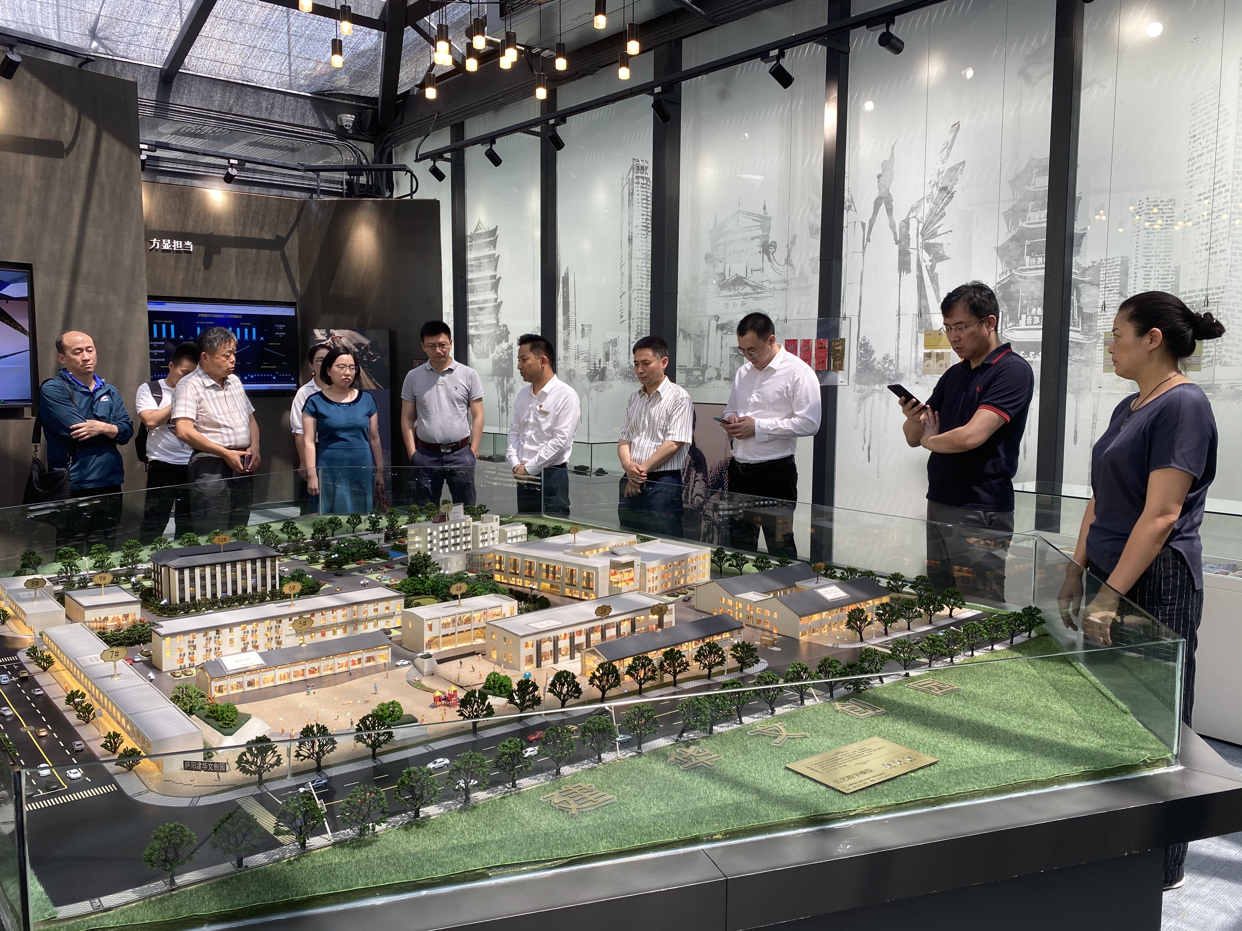 合肥市投促局副局长胡亚斌 率来肥企业家光临庐阳j9国际站备用文创园互换