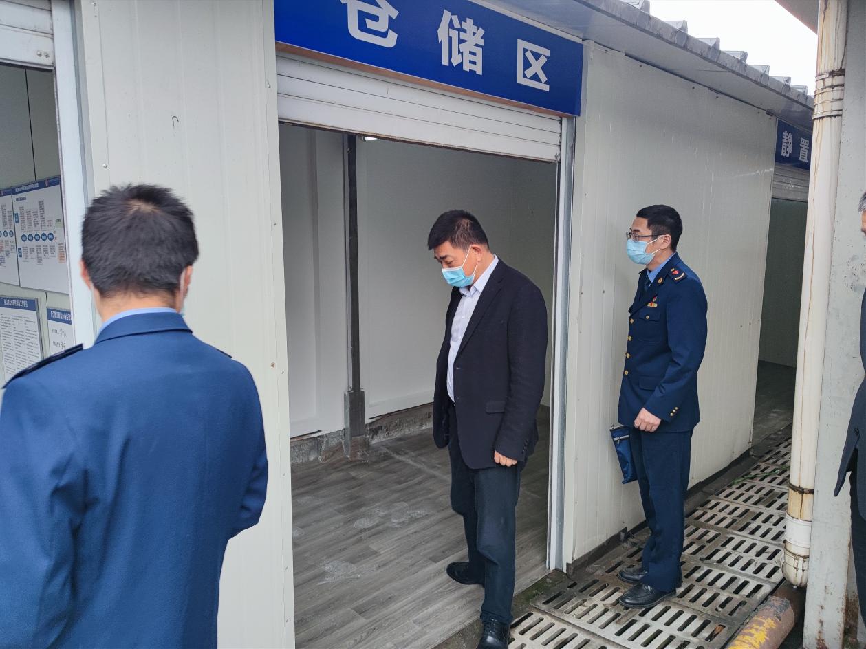 杭州市市场监督治理局来波平副局长走访钱江商城领导查抄进口商品疫情防控工作