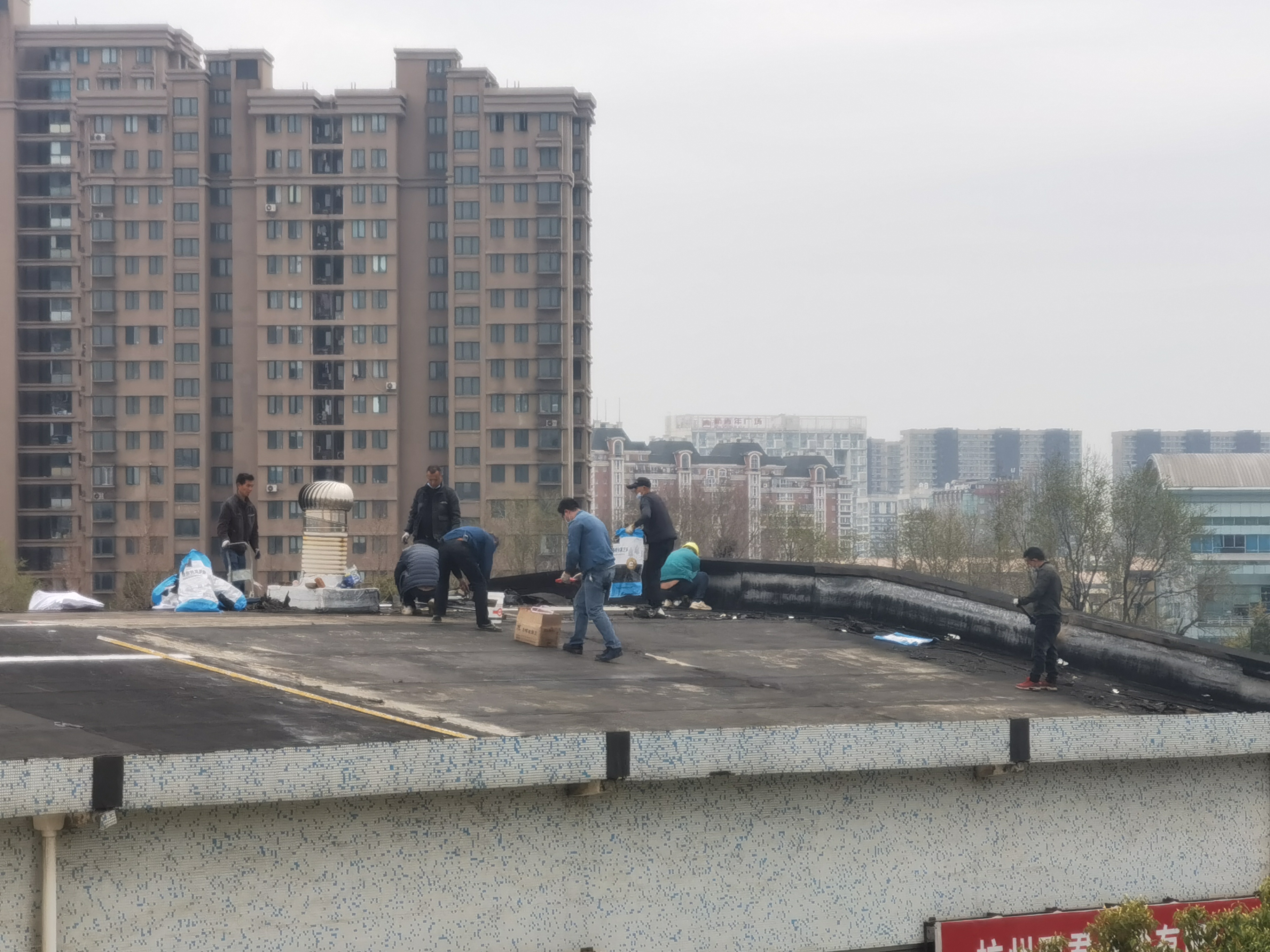 j9国际站备用市场屋顶防水维建进行中