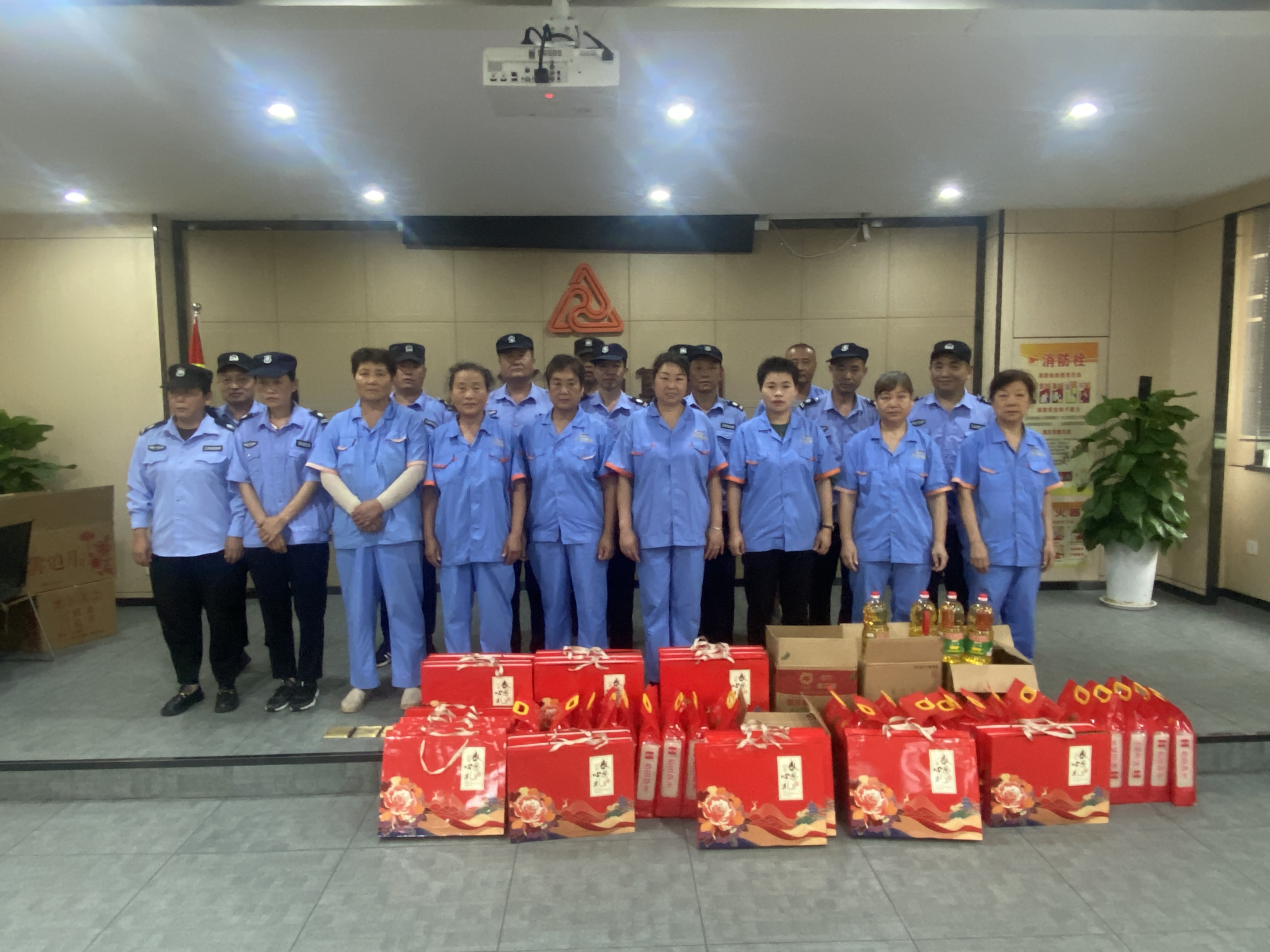 “浓情中秋节，慰问暖人心”——j9国际站备用文创集团工会发展一线职工慰问活动