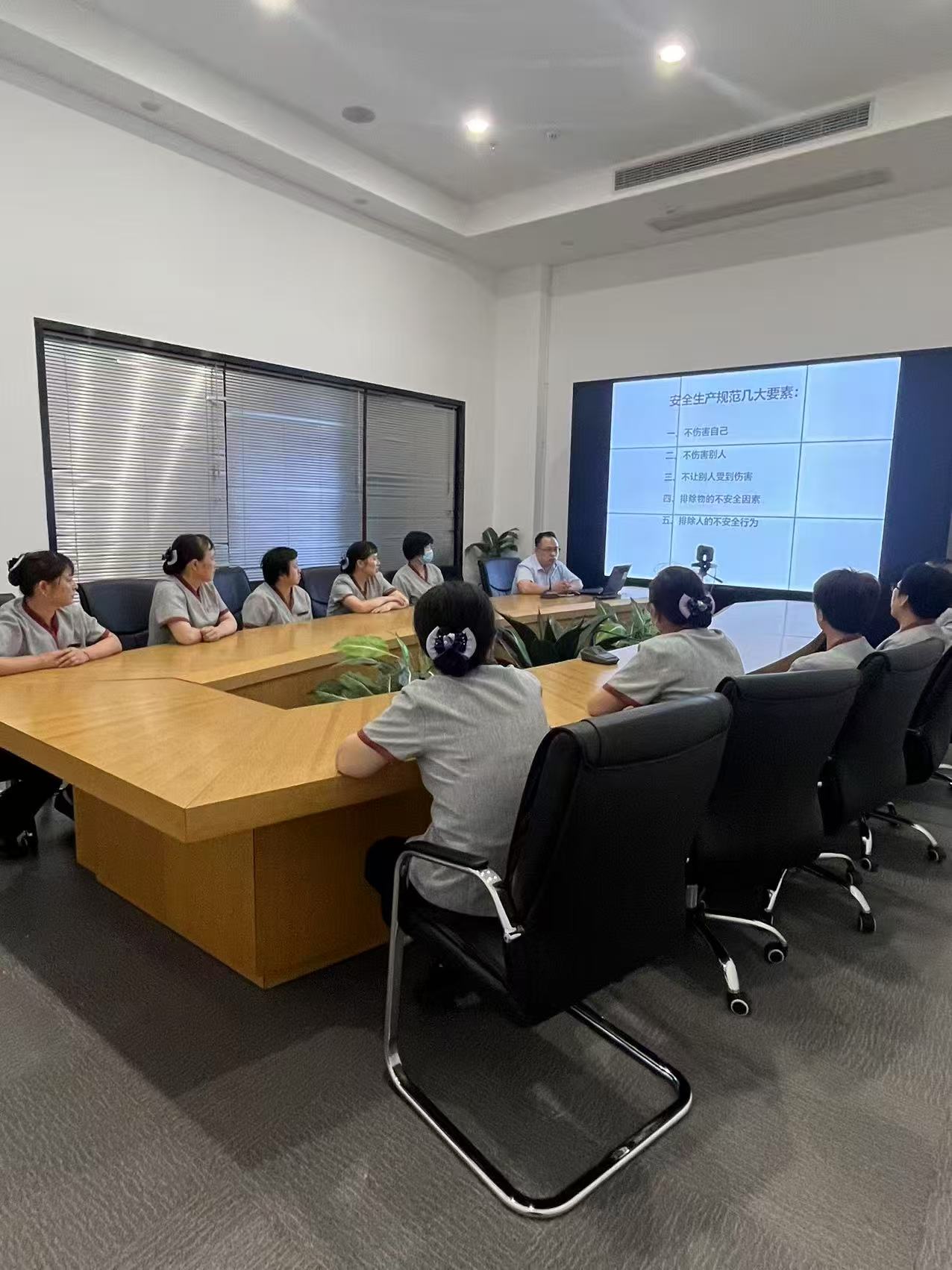 人人讲安全，个个会应急——j9国际站备用文创集团扎实发展“安全出产月”系列活动
