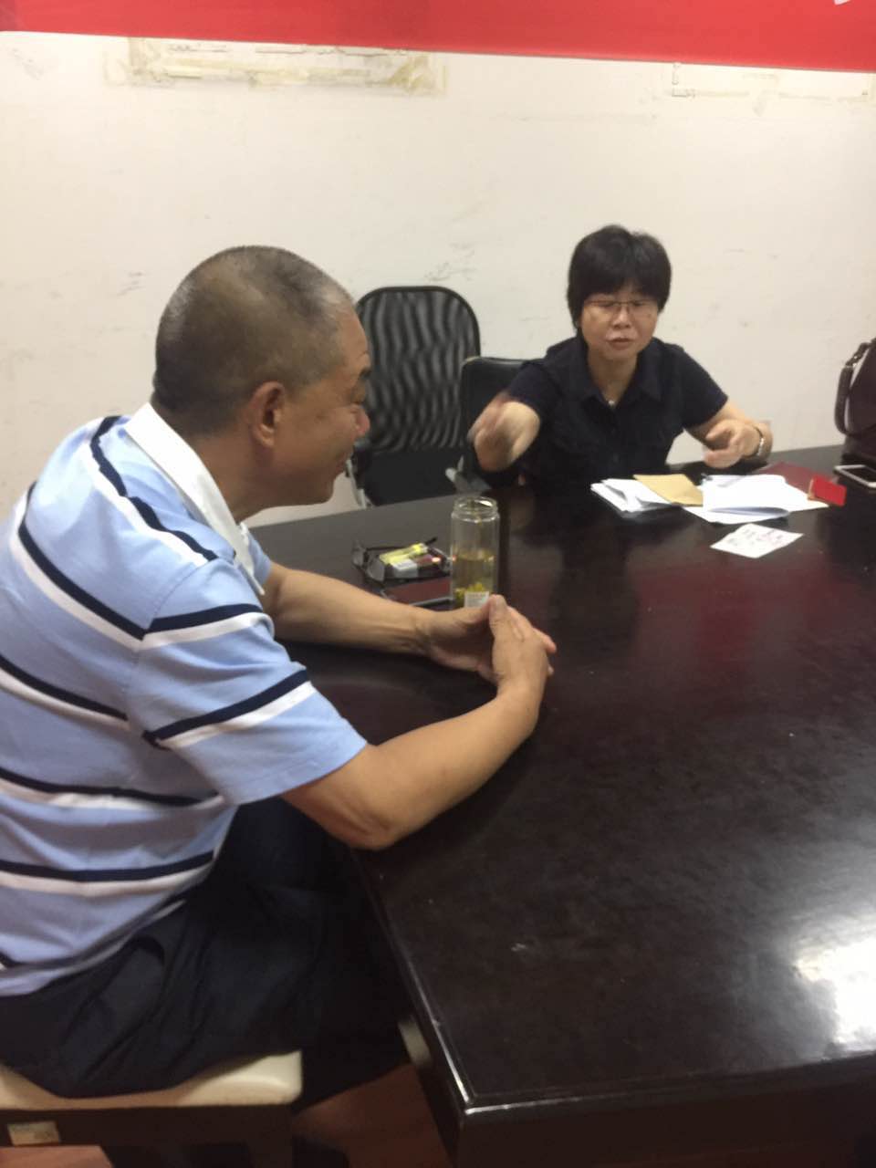 夸夸j9国际站备用老村长 爱岗敬业的老党员