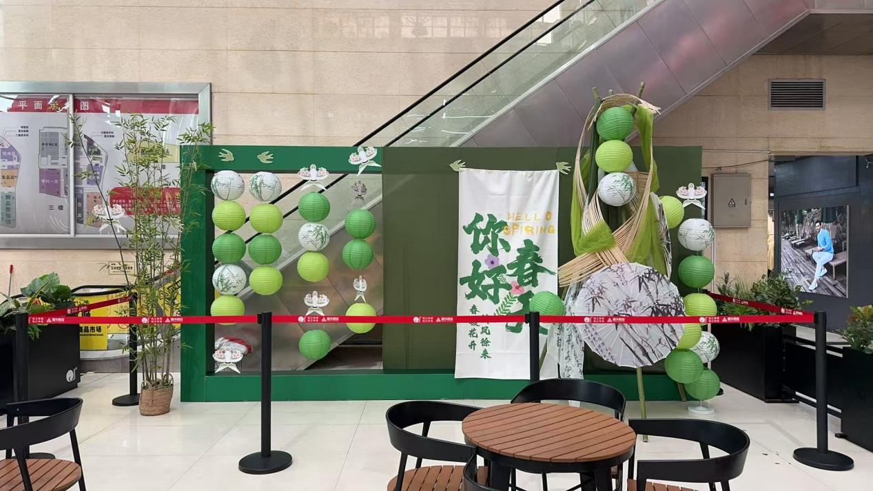 钱江商城焕新颜，春日美陈显活力