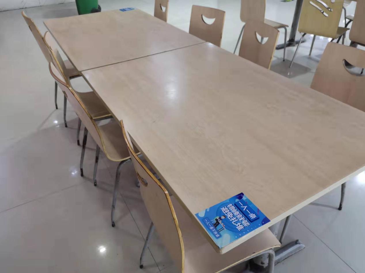 钱江商城选取隔桌用餐，顾客吃得安心安心舒心