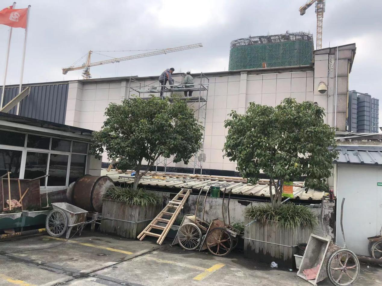 钱江商城发展屋顶花岗岩干挂加固工作