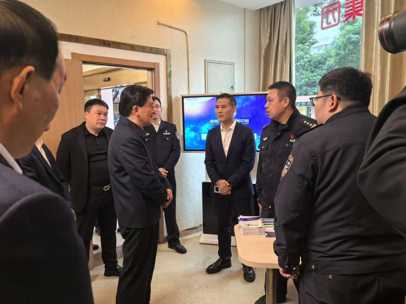 市委副书记、政法委书记马幼秋赴j9国际站备用五金市场排解工作站调研领导