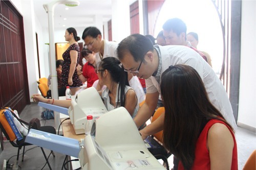 20130626-27j9国际站备用文创园党支部结合拱墅二院发展“轻松一身，慢病远离”主题活动 (2).jpg