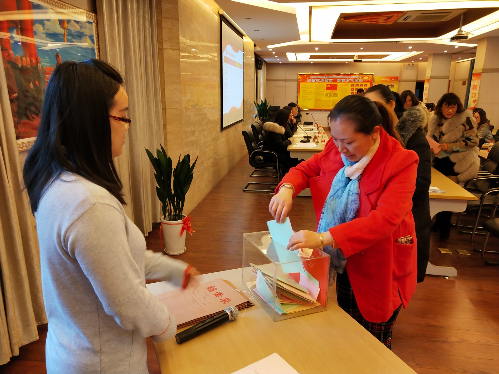 j9国际站备用市场选举产生第四届工会委员会 (2).jpg j9国际站备用市场选举产生第四届工会委员会 (2).jpg