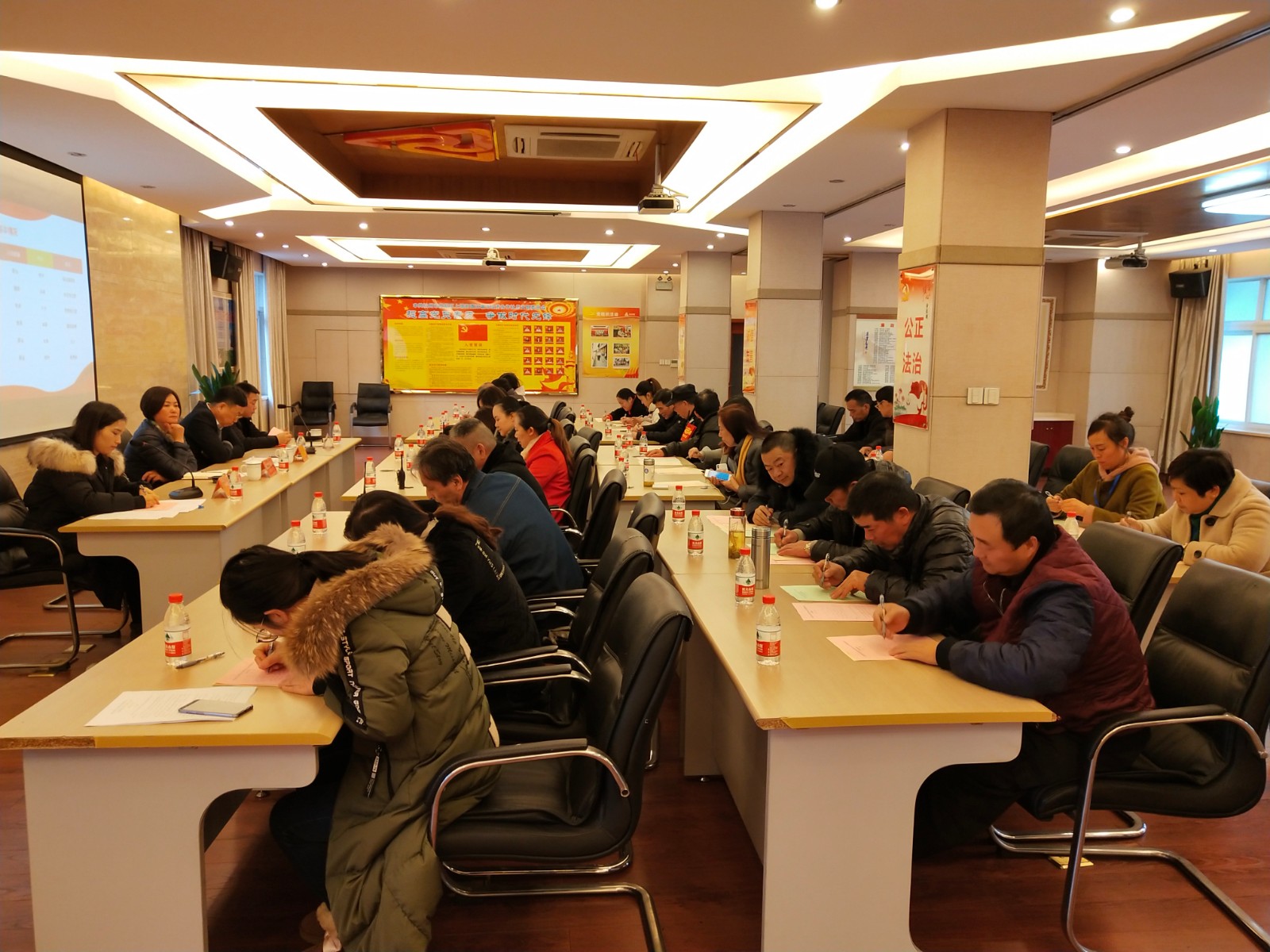 j9国际站备用市场选举产生第四届工会委员会.jpg j9国际站备用市场选举产生第四届工会委员会.jpg