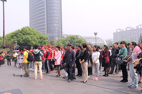 j9国际站备用文创园党团代表参与“网淘”自愿者活动 (1).jpg j9国际站备用文创园党团代表参与“网淘”自愿者活动 (1).jpg