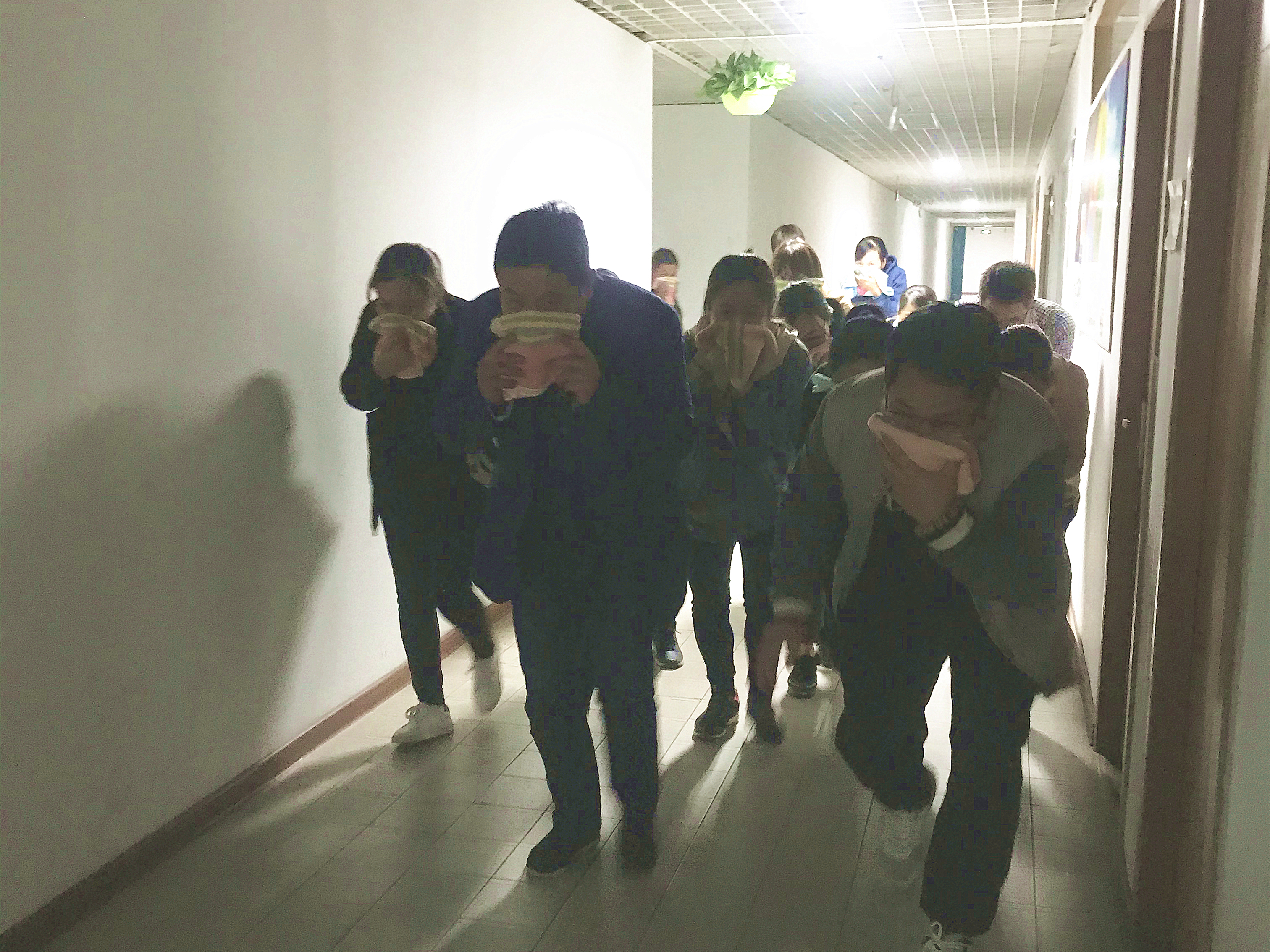 分散撤离.jpg 分散撤离.jpg