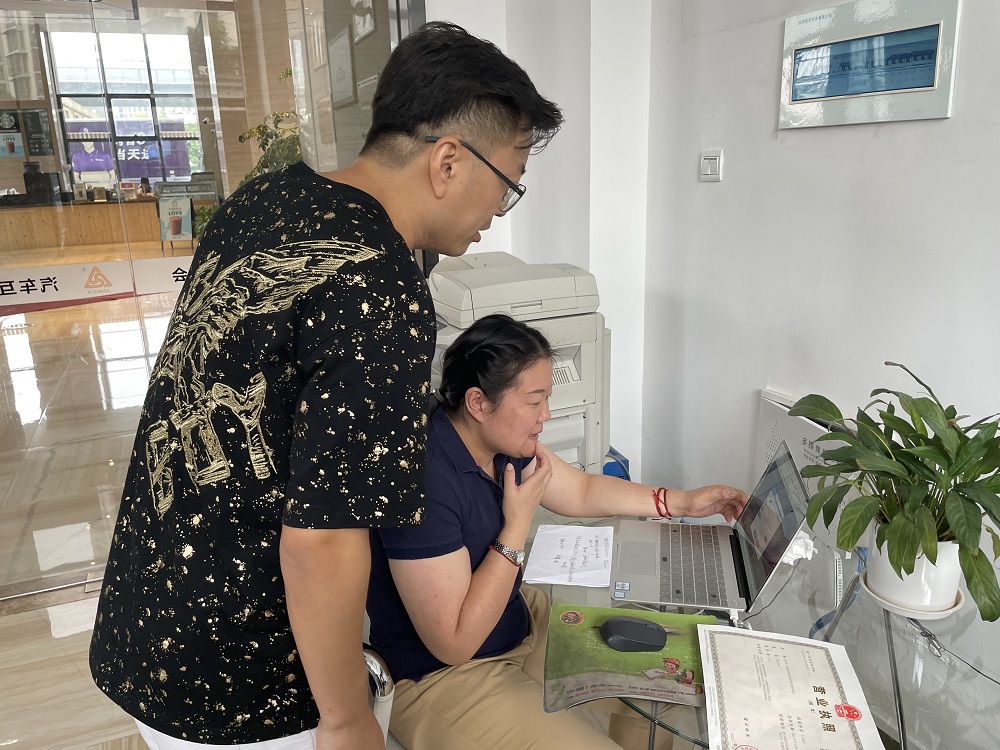 协助客户注册机电在线后盾.jpg 协助客户注册机电在线后盾.jpg